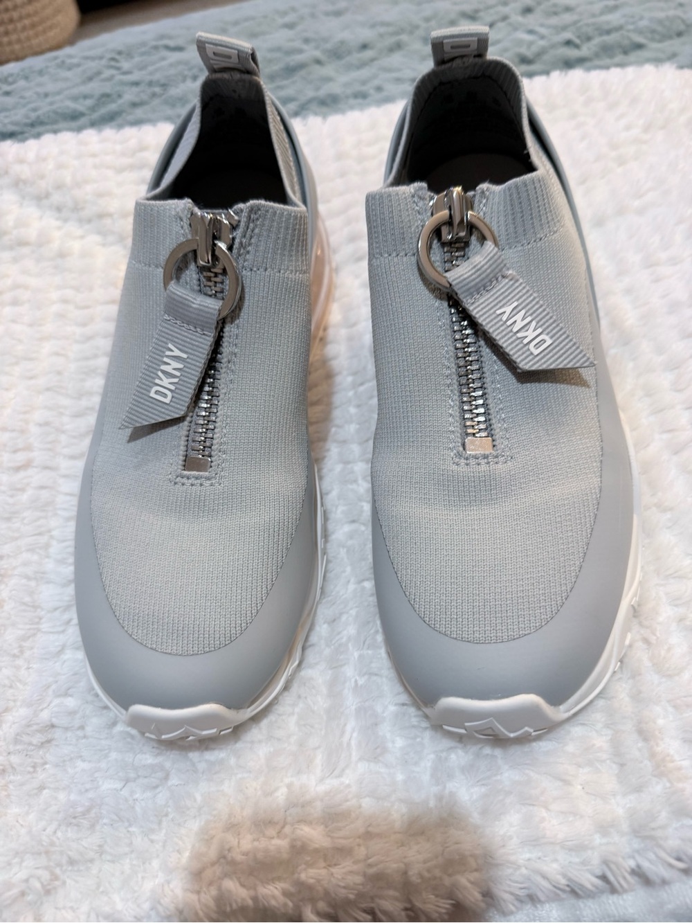 DKNY Kadia Sneakers in Light Gray Size 7.5